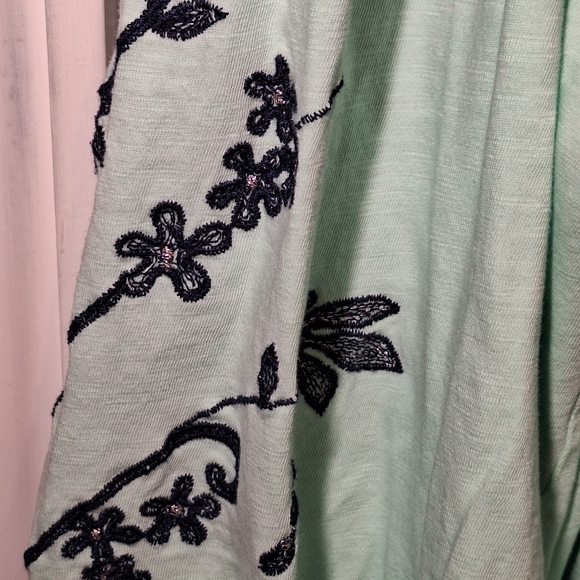 St. John's Bay Mint Green Top With  Navy Floral 3/4 Length Puff Sleeves - Picture 3 of 13